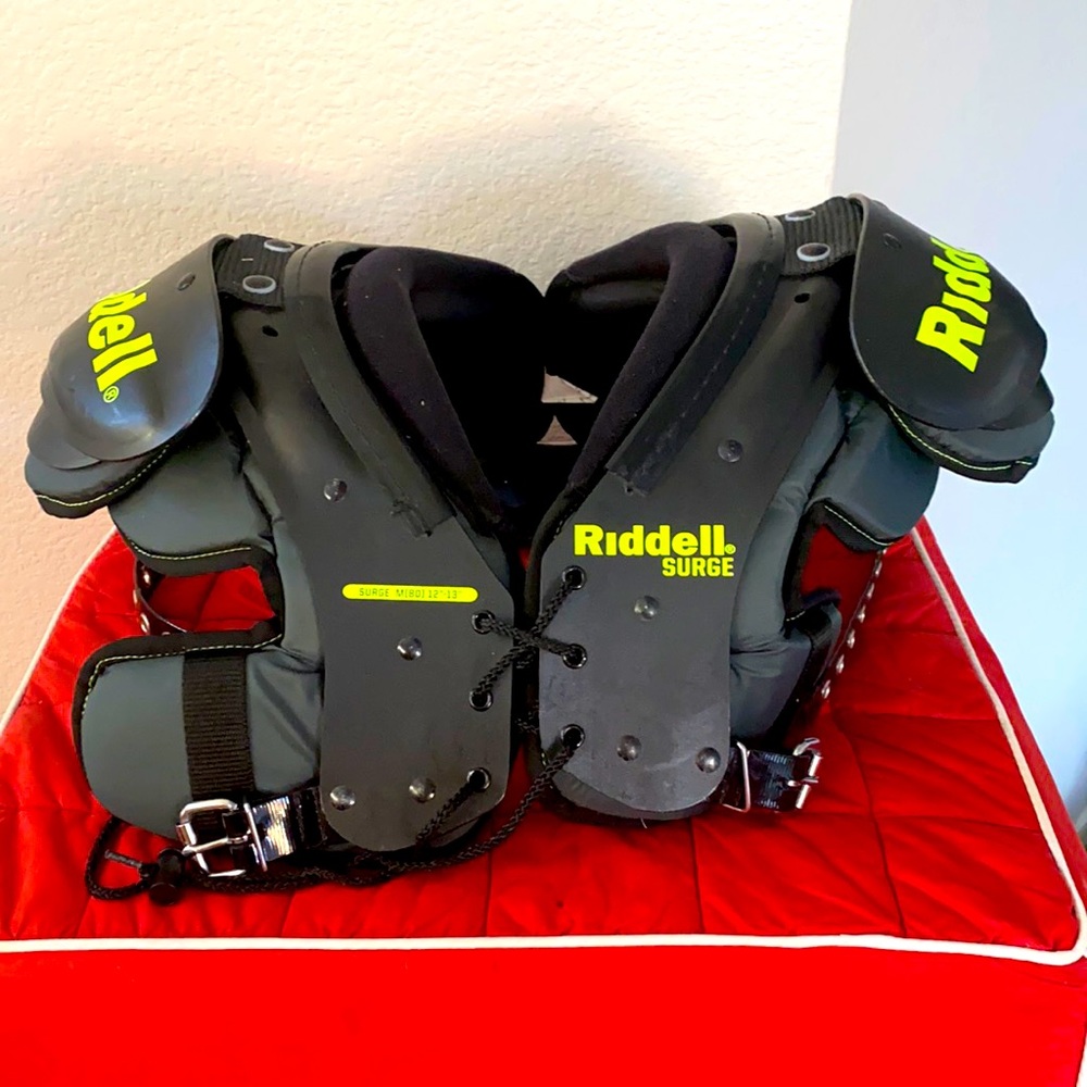 Riddell Surge Shoulder Pads